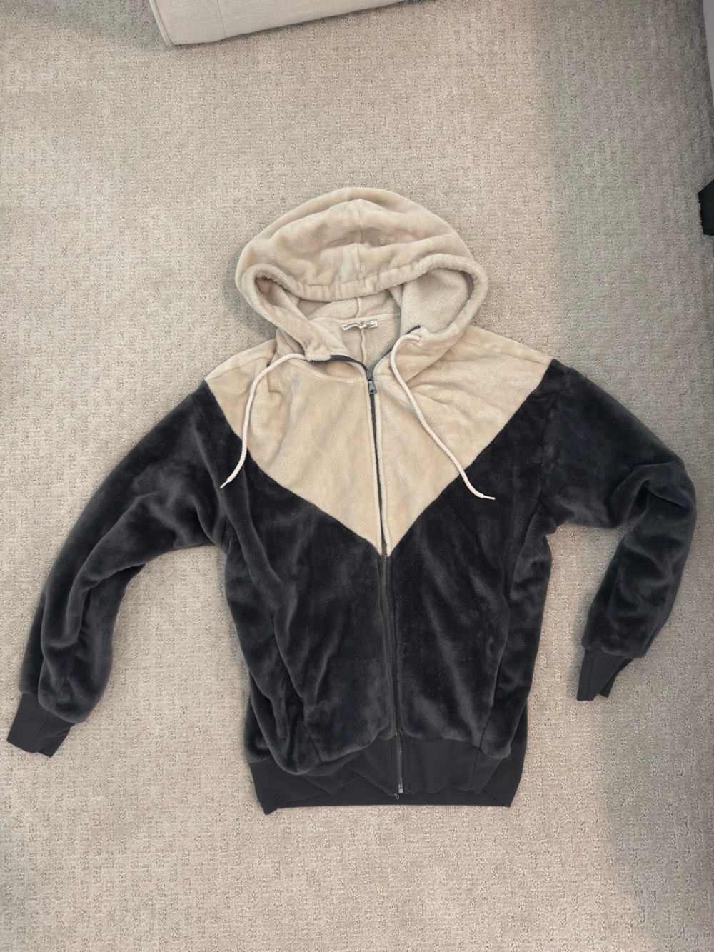 Express Two-Tone Plush Zip Jacket - Beige & Dark Gray